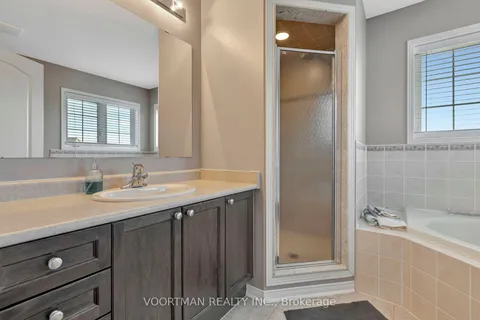 102 Barrett Ave, Brantford, ON N3S 0B4