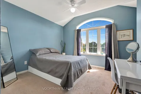 102 Barrett Ave, Brantford, ON N3S 0B4
