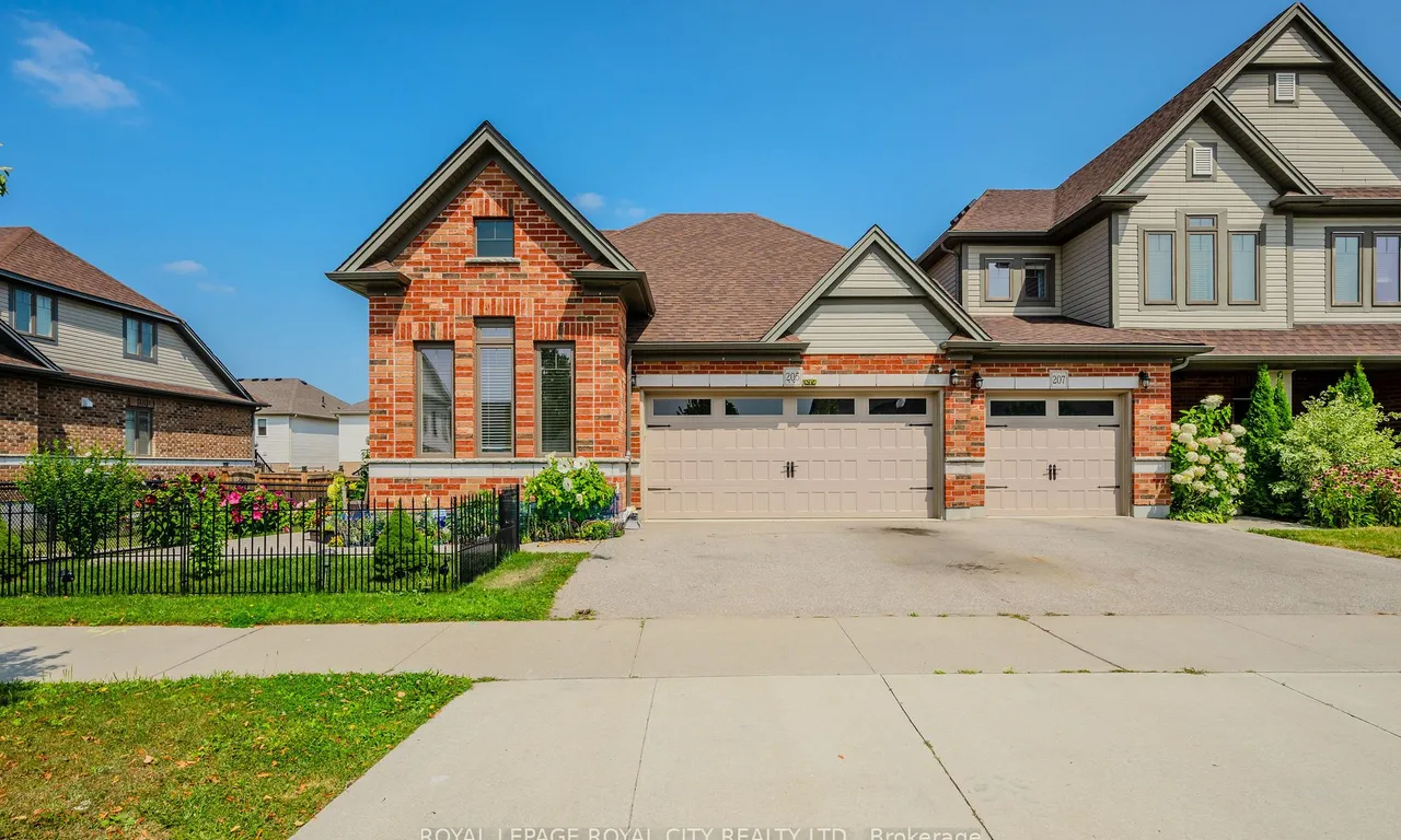 205 Eden Oak Tr, Kitchener, ON N2A 0H6