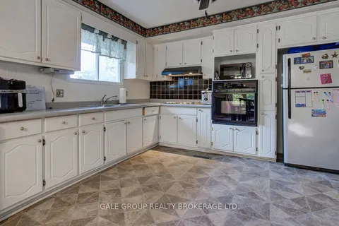 273 Coad St, Southwest Middlesex, ON N0L 1M0