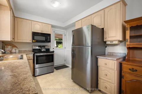 6 Inlet Ave, Kitchener, ON N2B 2L8