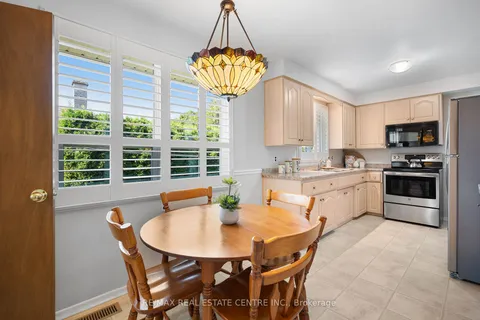 6 Inlet Ave, Kitchener, ON N2B 2L8