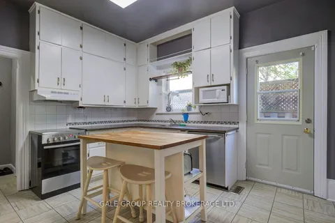 32 Park Ave, Brantford, ON N3S 5H3