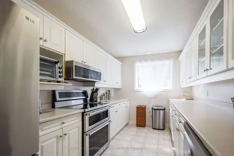 29 Grosvenor Dr, Belleville, ON K8P 5K3