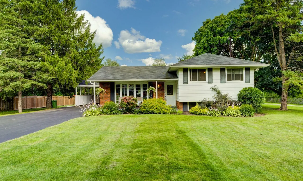 1242 Sheffield Rd, Hamilton, ON L0R 1Z0