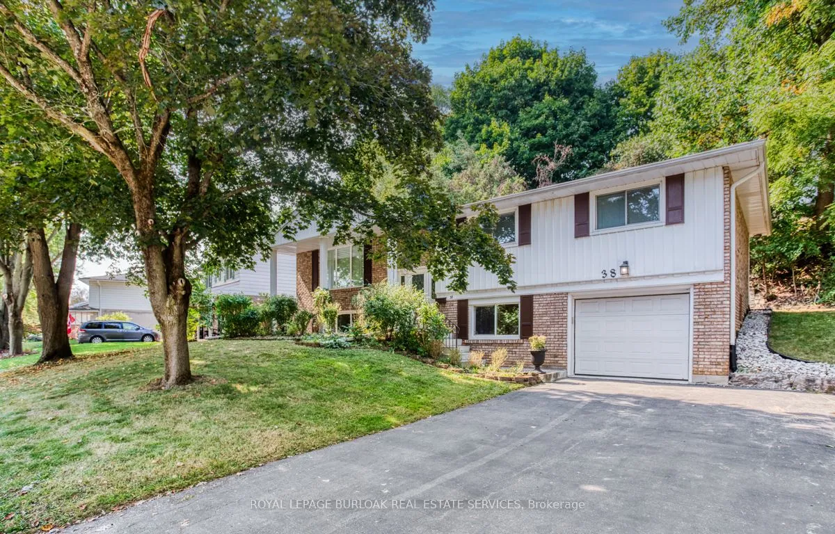38 Robinhood Dr, Hamilton, ON L9H 4G1