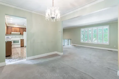 38 Robinhood Dr, Hamilton, ON L9H 4G1