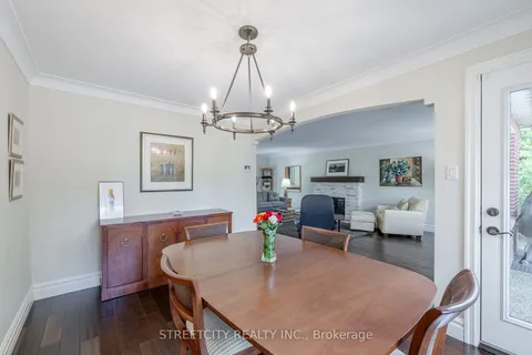 547 Upper Queen St, London, ON N6C 3T8