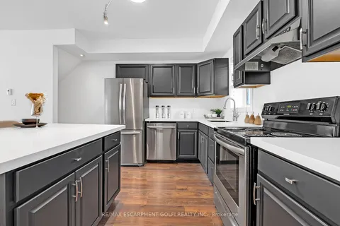47 Burlington St, Hamilton, ON L8L 4G3