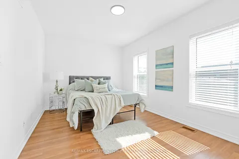 47 Burlington St, Hamilton, ON L8L 4G3