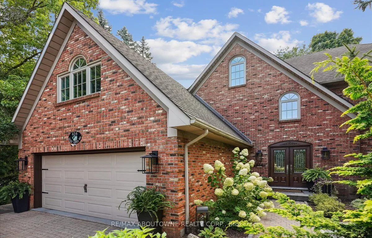 434 Golf Links Rd, Hamilton, ON L9G 3K5