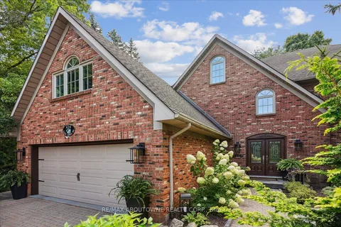 434 Golf Links Rd, Hamilton, ON L9G 3K5