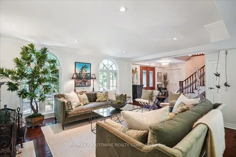 434 Golf Links Rd, Hamilton, ON L9G 3K5
