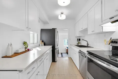 13 Lockyer St, London, ON N6C 3E6