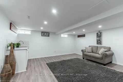 30 Larch St, Hamilton, ON L8T 4N9