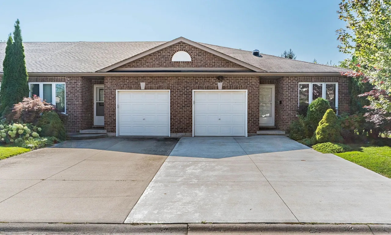 24 Bluegrass Cres, St. Catharines, ON L2P 0A7