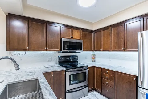 24 Bluegrass Cres, St. Catharines, ON L2P 0A7