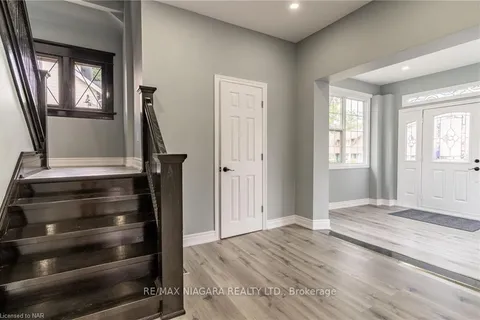 5197 Second Ave, Niagara Falls, ON L2E 4J8