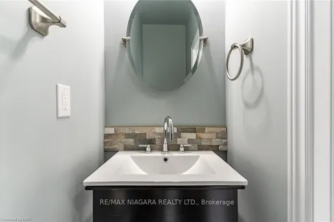 5197 Second Ave, Niagara Falls, ON L2E 4J8