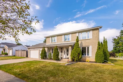 121 Parkland Cres, Kitchener, ON N2N 1R5