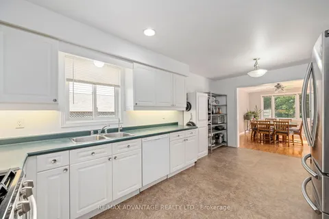 145 Bournemouth Dr, London, ON N5V 4T1