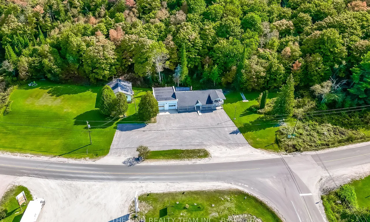 949 Raymond Rd, Muskoka Lakes, ON P0B 1M0