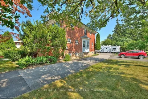 3758 Main Street, Niagara Falls, ON L2G 6B2