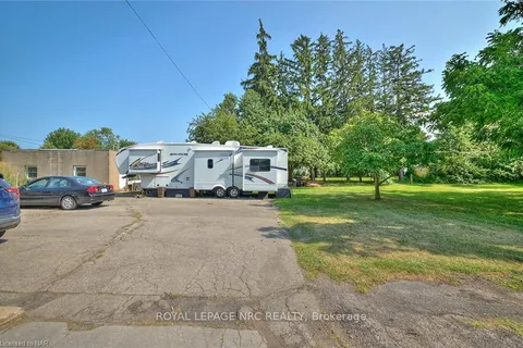 3758 Main Street, Niagara Falls, ON L2G 6B2