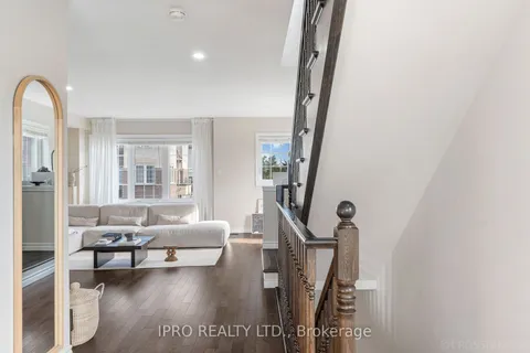 27 Mayland Tr, Hamilton, ON L8J 0G4