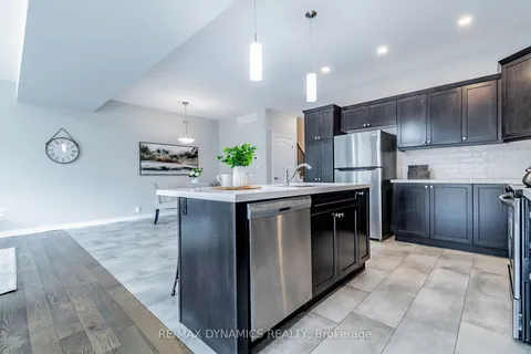 7209 Parsa St, Niagara Falls, ON L2H 3T1