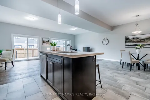 7209 Parsa St, Niagara Falls, ON L2H 3T1