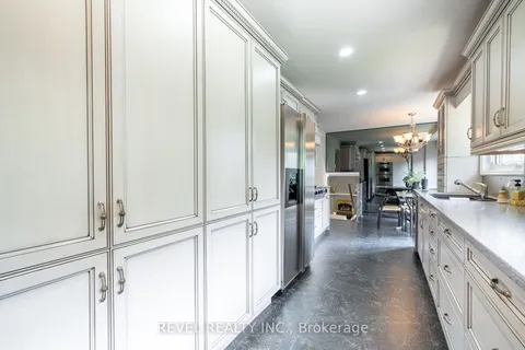 919 Valleyview Dr, Peterborough, ON K9J 6R2