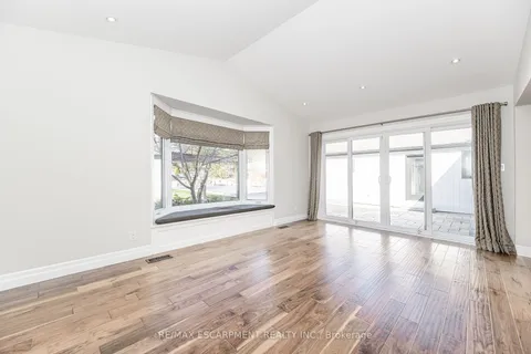 106 Overdale Ave, Hamilton, ON L9H 7G3