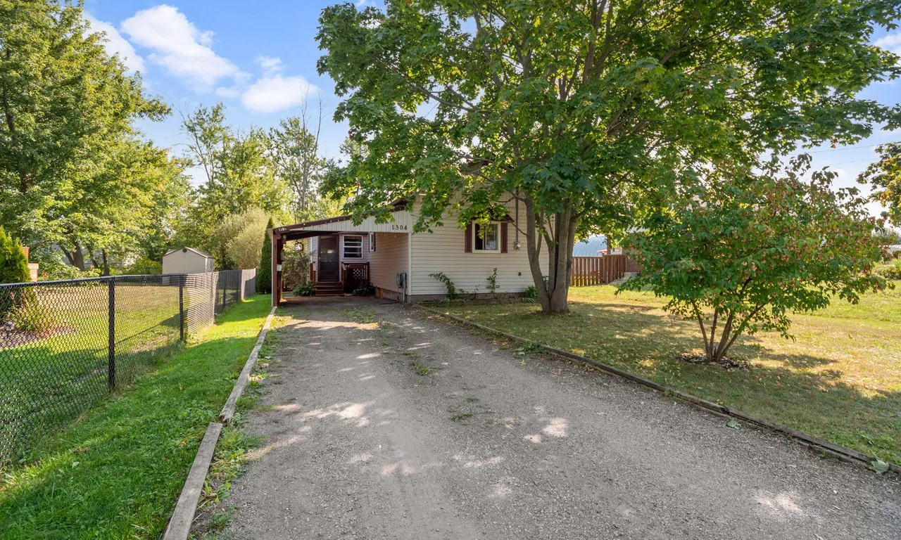 1304 Spears Rd, Fort Erie, ON L2A 4N3