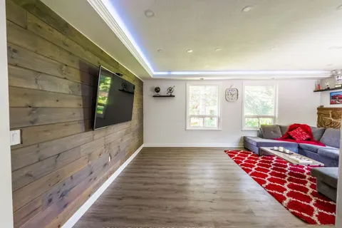 5 Kingsland Ave, Mulmur, ON L9V 3H1