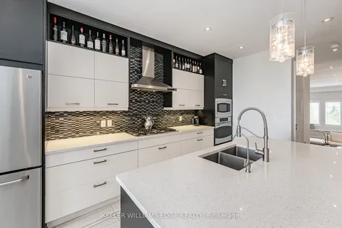 1083 Beach Blvd, Hamilton, ON L8H 6Z9