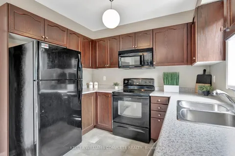 37 Stowe Terr, Brantford, ON N3T 6P2
