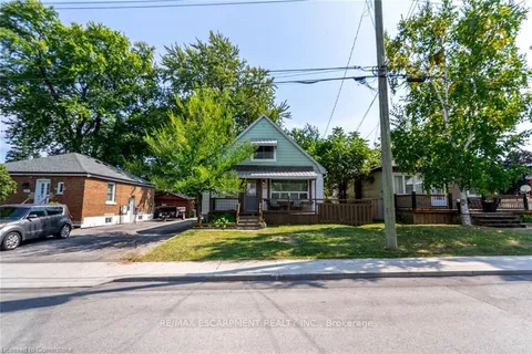 239 EAST 22ND St, Hamilton, ON L8V 2V8