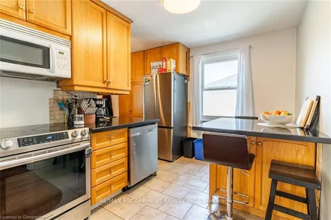 239 EAST 22ND St, Hamilton, ON L8V 2V8