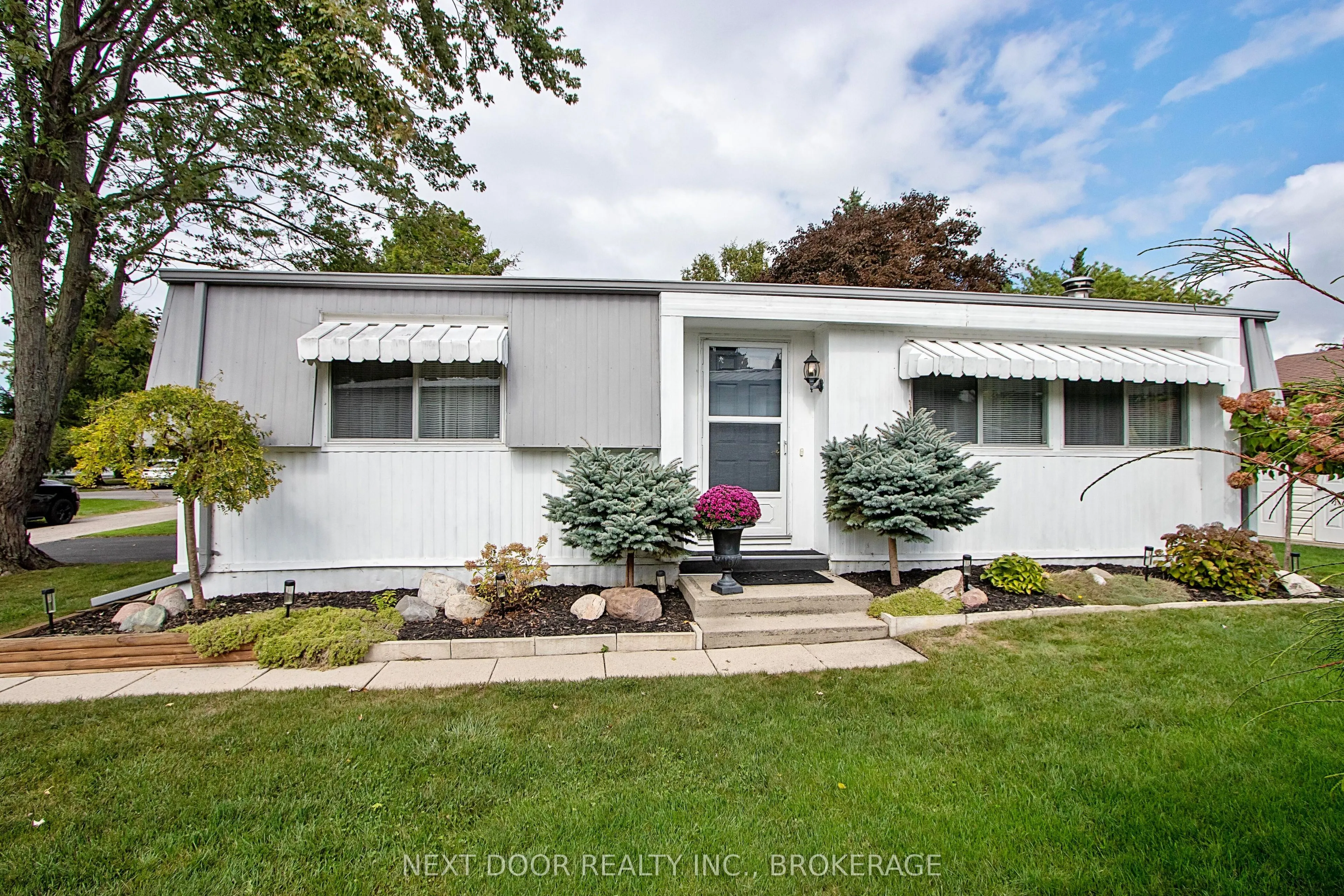 208 Biltmore Drive, South Huron, ON N0M 1T0