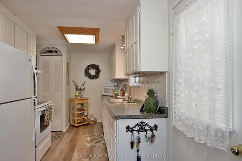 208 Biltmore Drive, South Huron, ON N0M 1T0