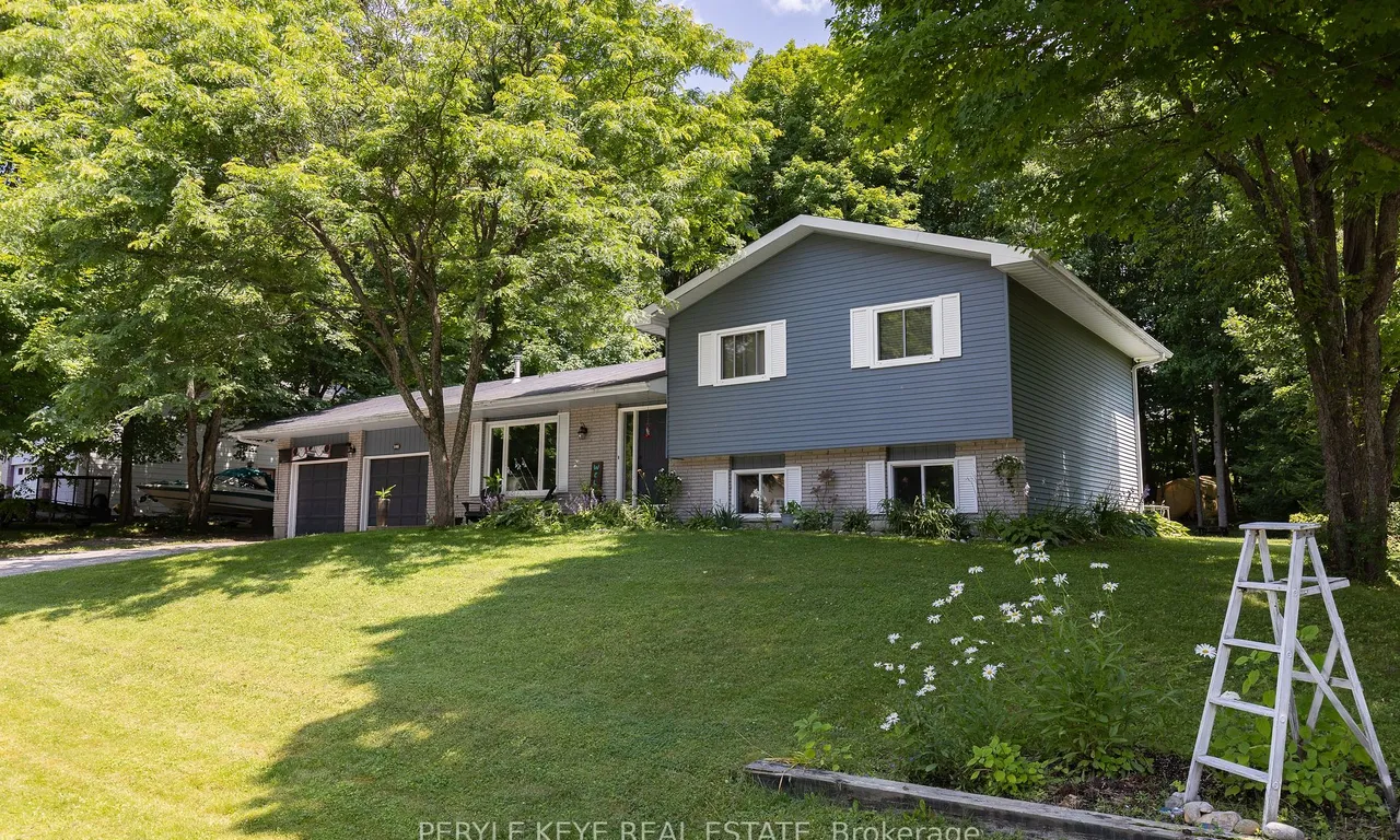 100 Meadow Heights Dr, Bracebridge, ON P1L 1A4