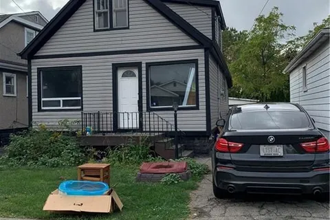 98 East 18th St, Hamilton, ON L9A 4N8