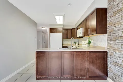 16 Crawford Cres, Cambridge, ON N1T 1X7