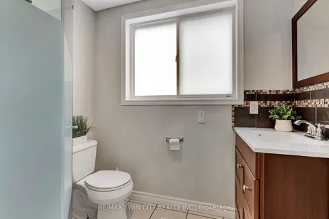 16 Crawford Cres, Cambridge, ON N1T 1X7