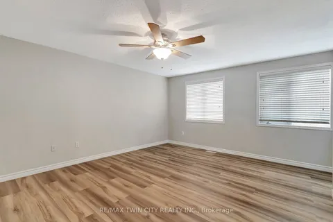 16 Crawford Cres, Cambridge, ON N1T 1X7