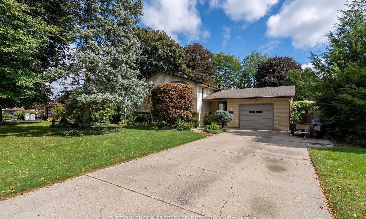241 Dominion St, Strathroy-Caradoc, ON N7G 3G9