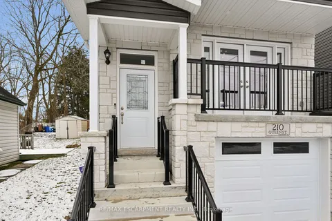 210 Queen St, Norfolk, ON N3Y 3C8