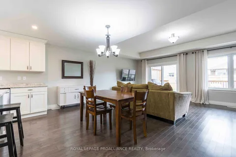 12 Crews Cres, Quinte West, ON K8V 0G3