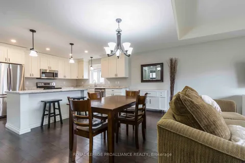 12 Crews Cres, Quinte West, ON K8V 0G3